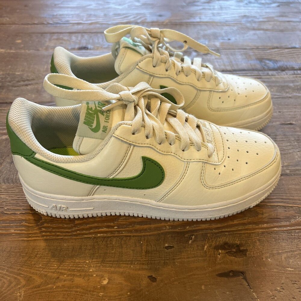 Nike Air Force 1 '07 SE Sneaker Coconut Chlorophyll Sail Womens Size 6 EUC
